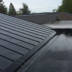 Pourquoi les toitures plates sont-elles plus sujettes aux fuites que les toitures inclinées?