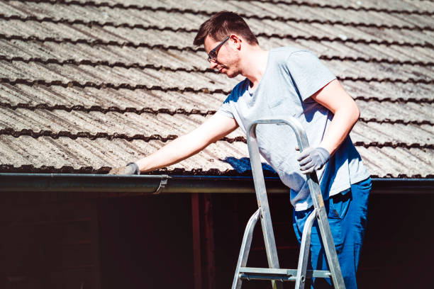 le nettoyage toiture Caluire et Cuire terminé, une inspection minutieuse est réalisée. Les experts vérifient l'intégrité