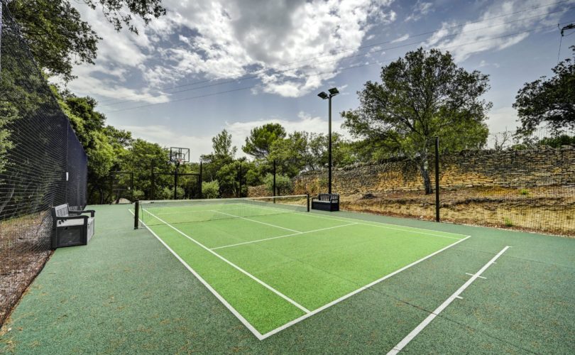 Construction d'un court de tennis à Aix-en-Provence