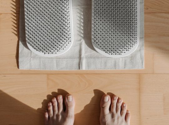 découvrez les bienfaits de l'acupression avec notre tapis d'acupression. offrant une relaxation profonde et un soulagement des douleurs, il est idéal pour retrouver équilibre et bien-être au quotidien.