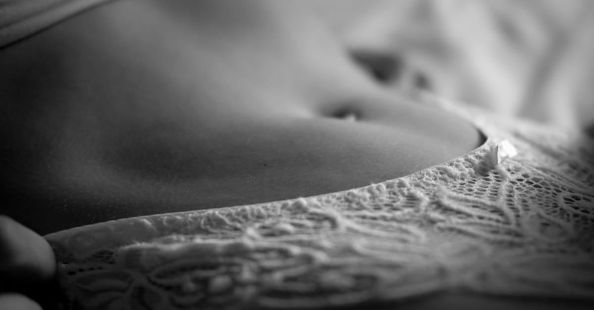 découvrez notre collection de fine lingerie qui allie élégance, confort et sensualité. avec des matières délicates et des designs raffinés, offrez-vous ou à la personne de votre cœur une expérience luxueuse au quotidien.