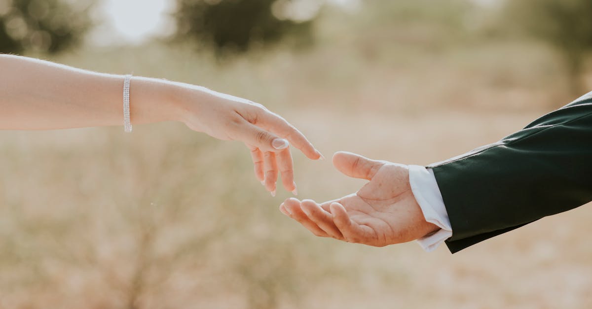 découvrez l'essence de l'intimité : explorez les dimensions émotionnelles et physiques, apprenez à renforcer vos relations et à favoriser des connexions profondes avec vos proches.