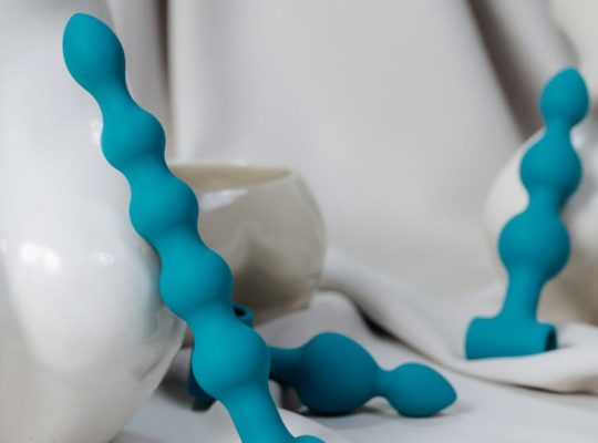 découvrez notre sélection variée de sex toys pour tous les désirs et toutes les préférences. que vous soyez novice ou expert, trouvez l'accessoire idéal pour pimenter vos moments de plaisir. une expérience intime sûre, agréable et enrichissante vous attend !