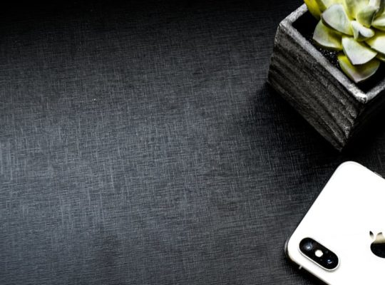 découvrez tout ce qu'il faut savoir sur les marques déposées (trademarks) : définition, importance, protection juridique et conseils pour assurer la sécurité de votre marque dans le monde des affaires.