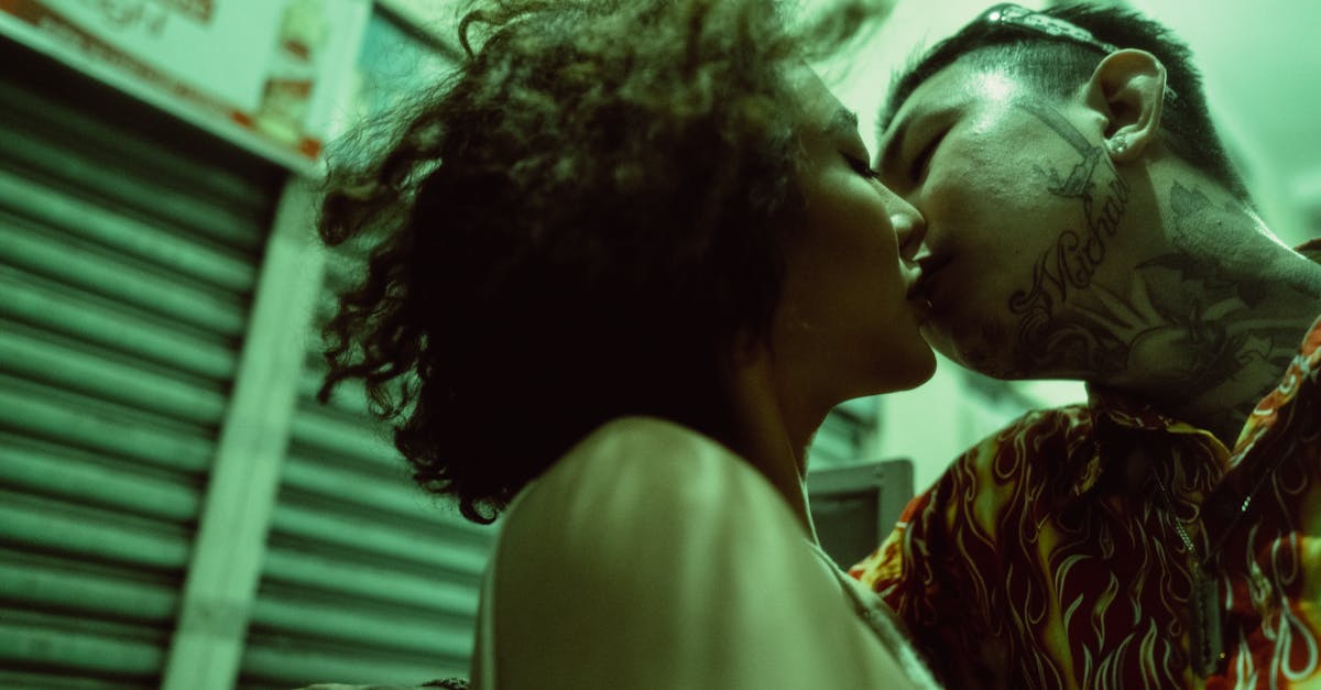 découvrez notre collection de faux piercings tendance qui vous permettent de personnaliser votre style sans engagement. idéaux pour celles et ceux qui souhaitent expérimenter avec leur look, ces accessoires facent des bijoux authentiques tout en offrant confort et praticité.