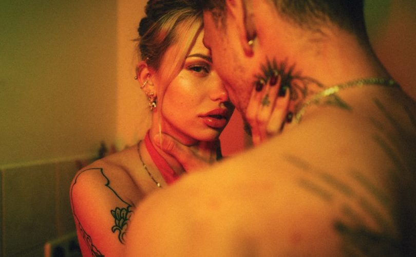 découvrez notre sélection de faux piercings tendance ! idéaux pour ajouter une touche d'originalité à votre look sans engagement, nos accessoires s'adaptent à tous les styles et occasions. parfaits pour ceux qui souhaitent expérimenter avec leur style sans douleur ni perçage. explorez notre collection dès maintenant !