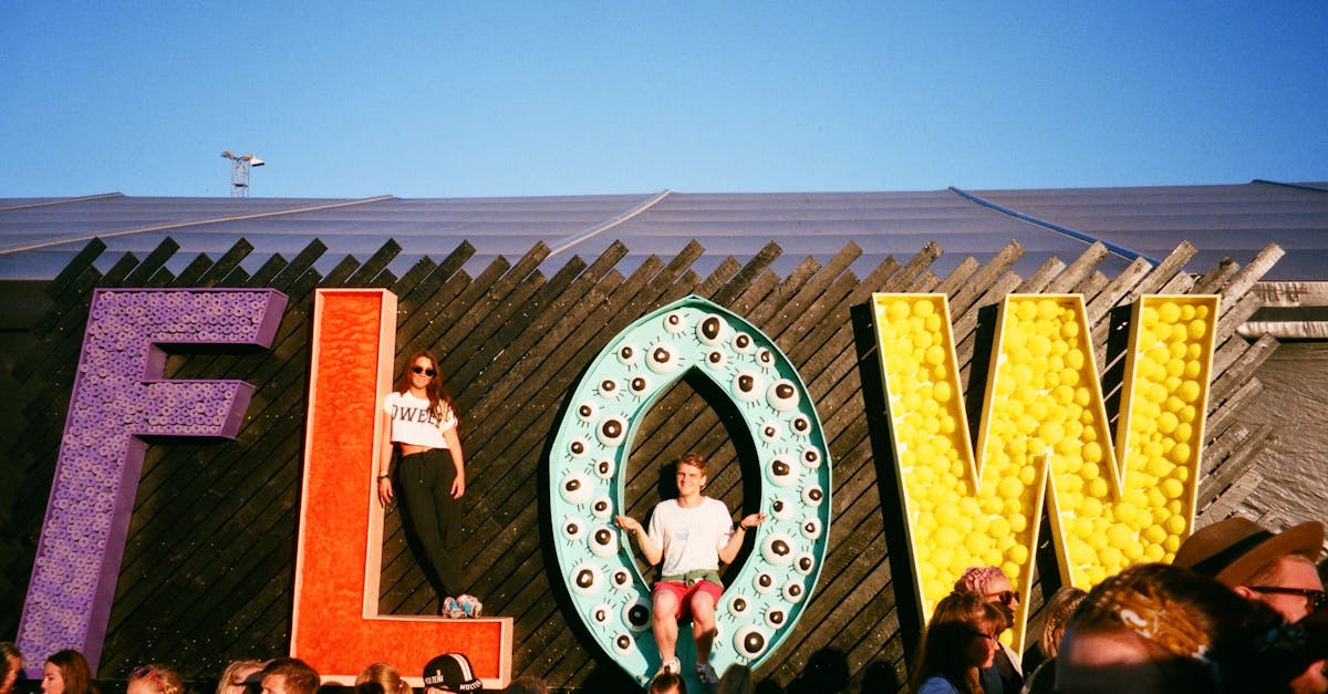 découvrez les dernières tendances de la mode, les couleurs incontournables et les styles à adopter cette saison pour renouveler votre garde-robe avec élégance.