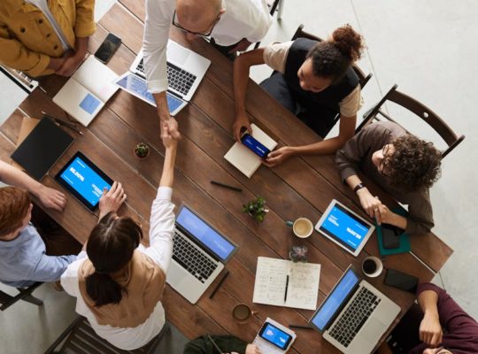 découvrez les clés du leadership, améliorez vos compétences de dirigeant et inspirez votre équipe vers le succès grâce à nos conseils et ressources pratiques.