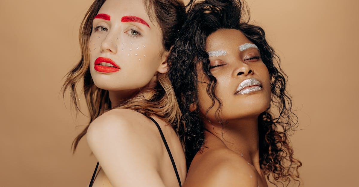 découvrez notre lingerie féminine tendance alliant confort et élégance pour sublimer votre silhouette au quotidien.