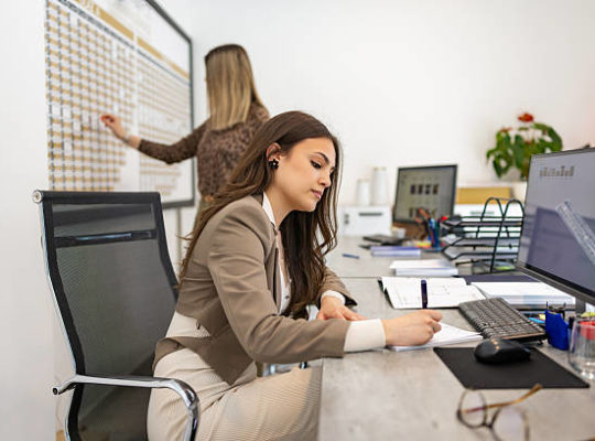 La création de contenu représente le cœur d’une collaboration durable avec une agence réseaux sociaux Lyon. En effet, la régularité