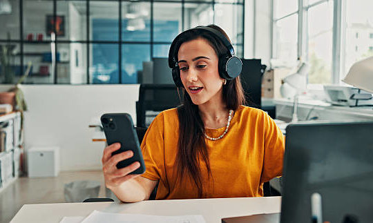 Le premier avantage d’une stratégie pilotée par une agence réseaux sociaux Lyon consiste à améliorer la reconnaissance de marque