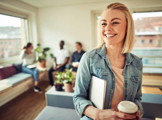 Dans ce cadre, l’expertise d’une agence réseaux sociaux Lyon permet de structurer des indicateurs cohérents