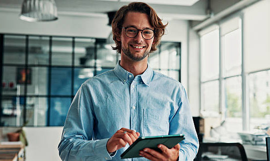 une stratégie gérée par une agence réseaux sociaux Lyon doit intégrer les nouvelles tendances technologiques et