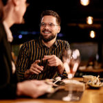 Est-ce qu’il faut réserver à l’avance dans un bar à cocktails a Lyon le week-end ?