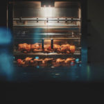 Quels ingrédients frais et locaux sont utilisés par la rotisserie à Biarritz pour garantir le goût ?