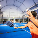 Quelles règles d’accessibilité faut-il prendre en compte pour installer un terrain de padel ouvert au public ?