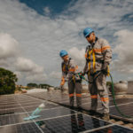 Pourquoi éviter de monter sur les panneaux pendant un Nettoyage de panneaux solaires à Genève ?